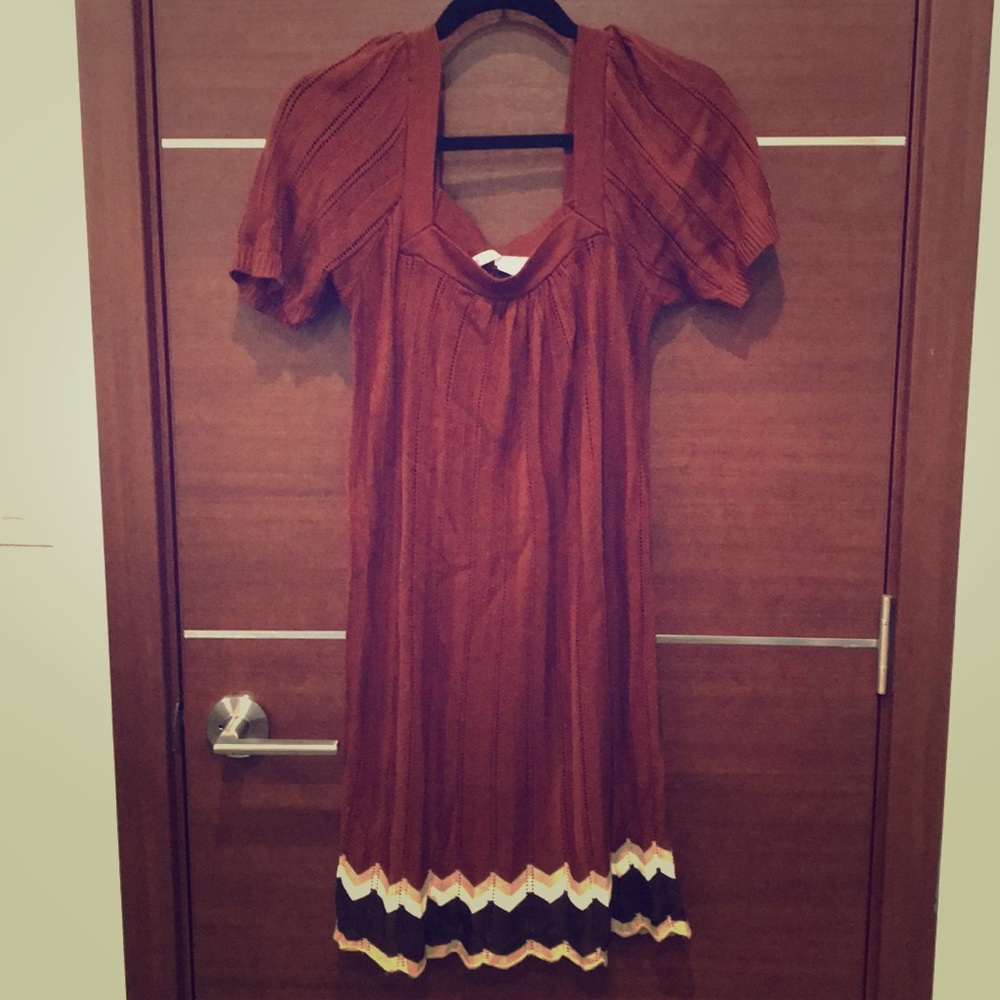 BROWN DRESS w/ TRIBAL FEATURES- SIZE MEDIUM WOMENS